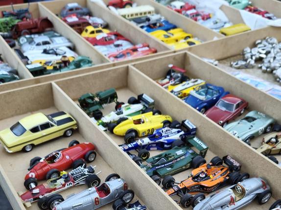 The flea market in Tiergarten Straße des 17. Juni