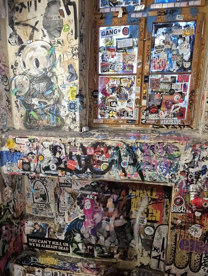 hackesher hofe dead chicken alley staircase