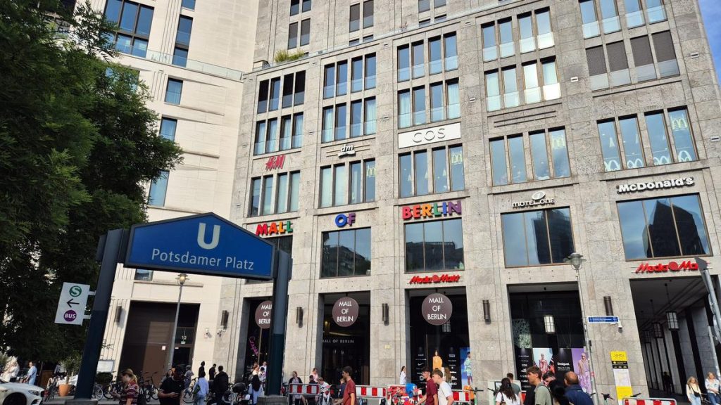 Shopping in Mall of Berlin