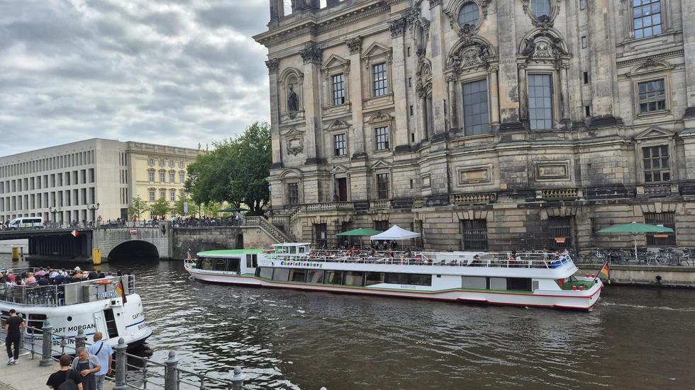 Cruise in Berlin's spree