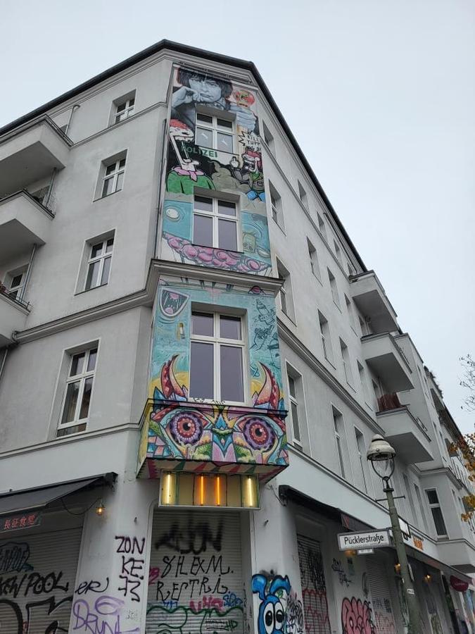 Kreuzberg building street art