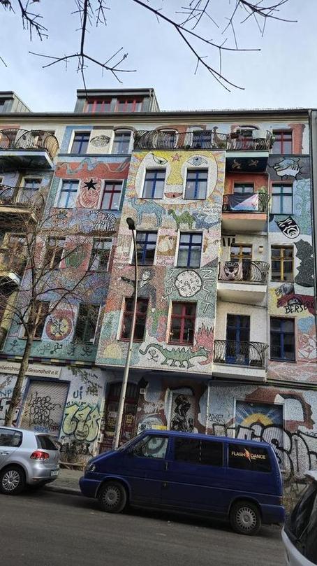 Boxhagener Platz colorful building art