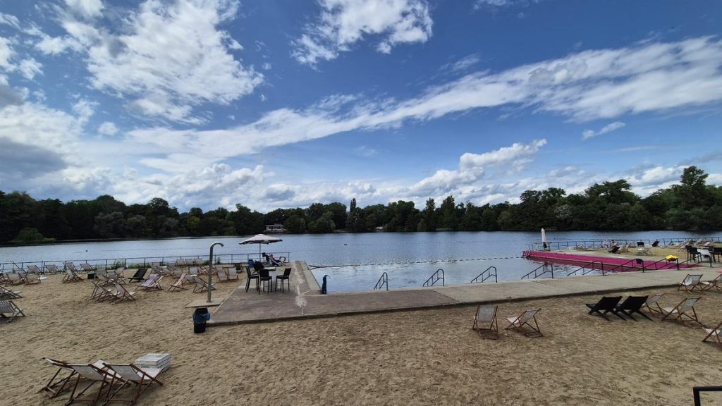 Refresh dips in Berlin - Weißensee strand