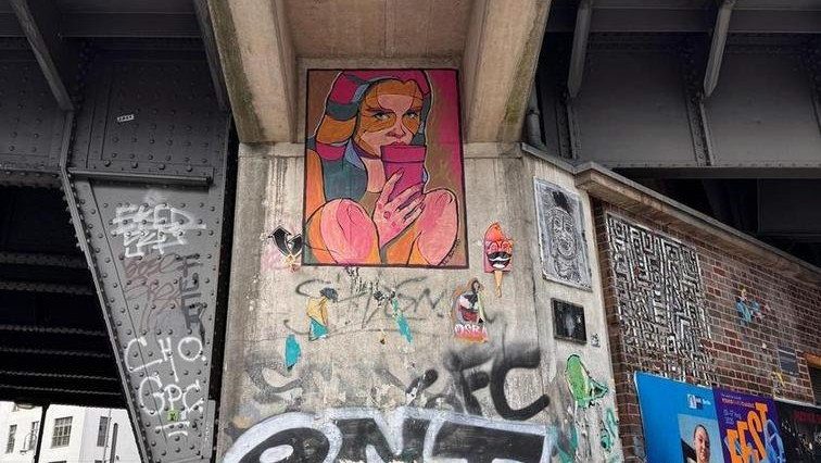 Señor Schnu pop stick art in Mitte - next to other street arts. His pop sticks are not always big but happy & accurate.