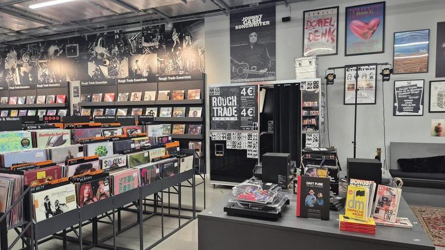 Unique vinyl store in the food market "Kalle Halle"